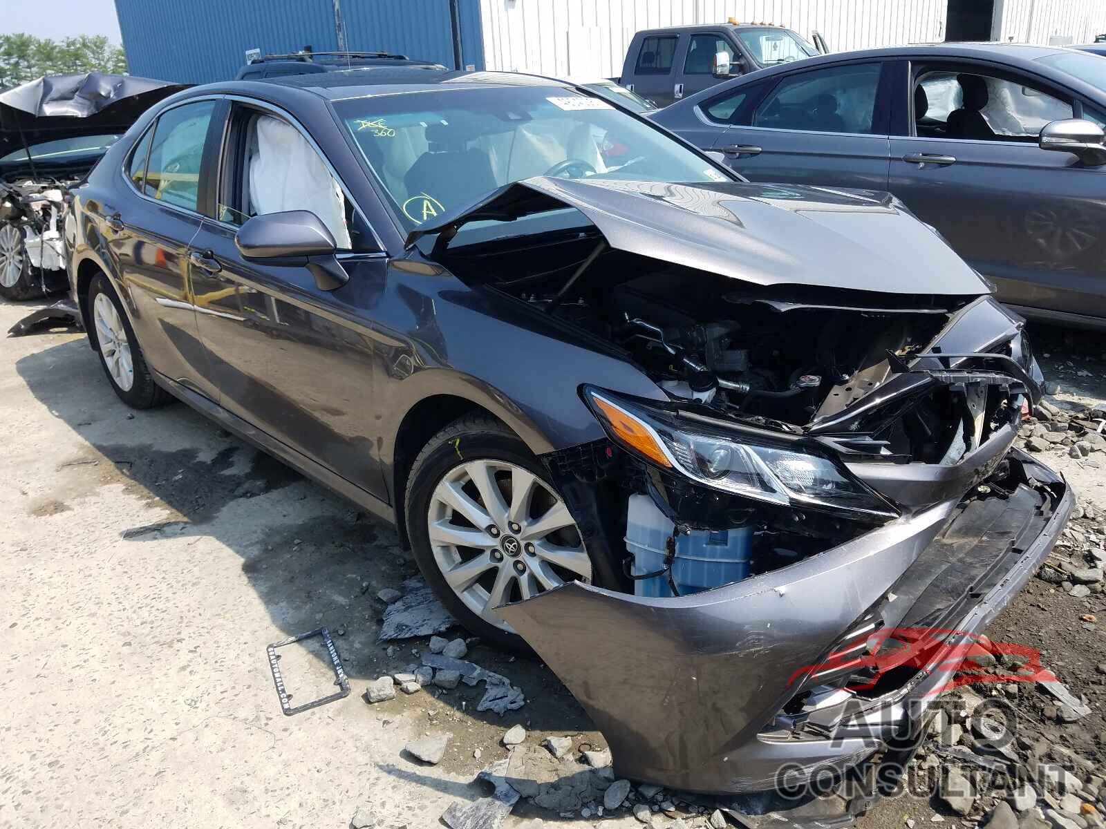 TOYOTA CAMRY 2018 - 4T1B11HK1JU104827