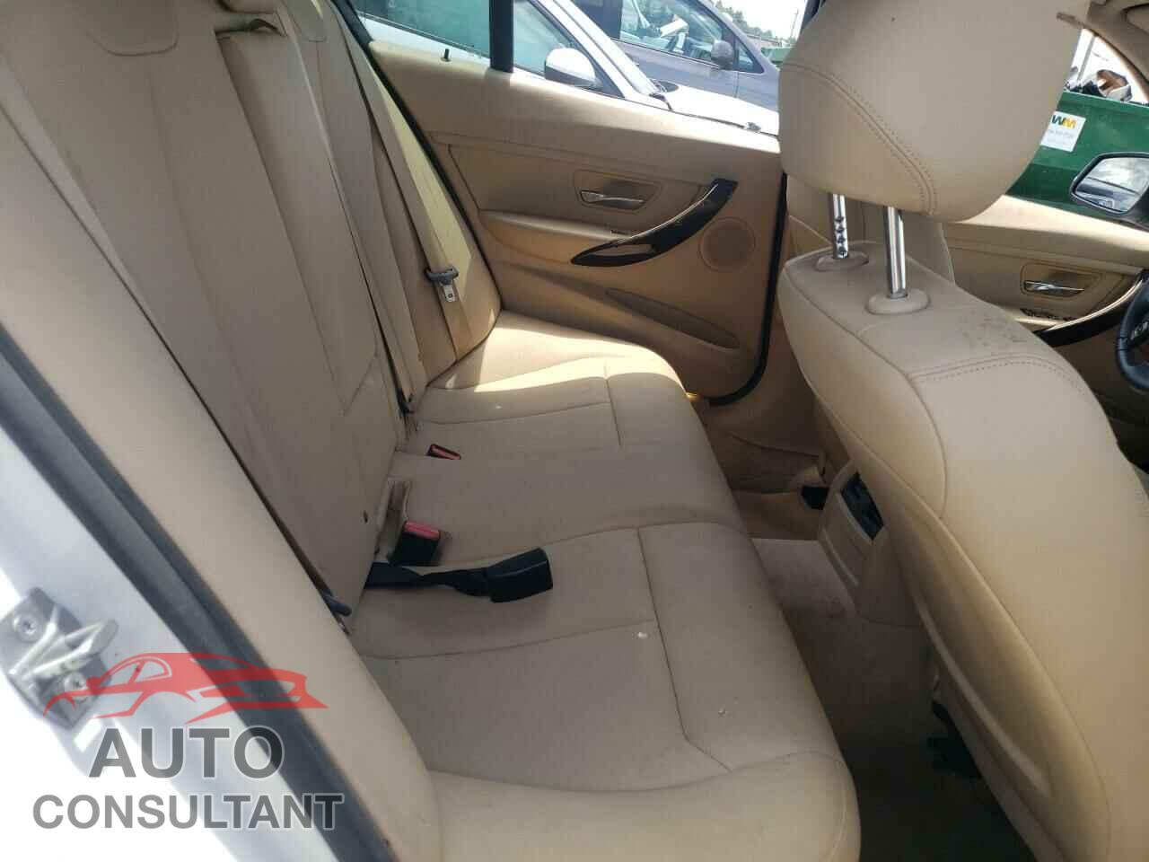 BMW 3 SERIES 2016 - WBA8E1G52GNU10059