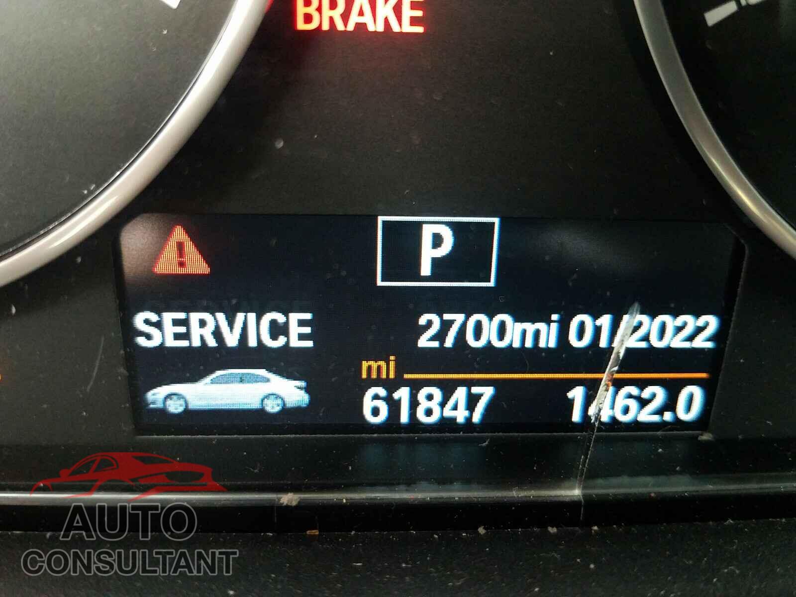 BMW 3 SERIES 2016 - WBA8E3G50GNU01873