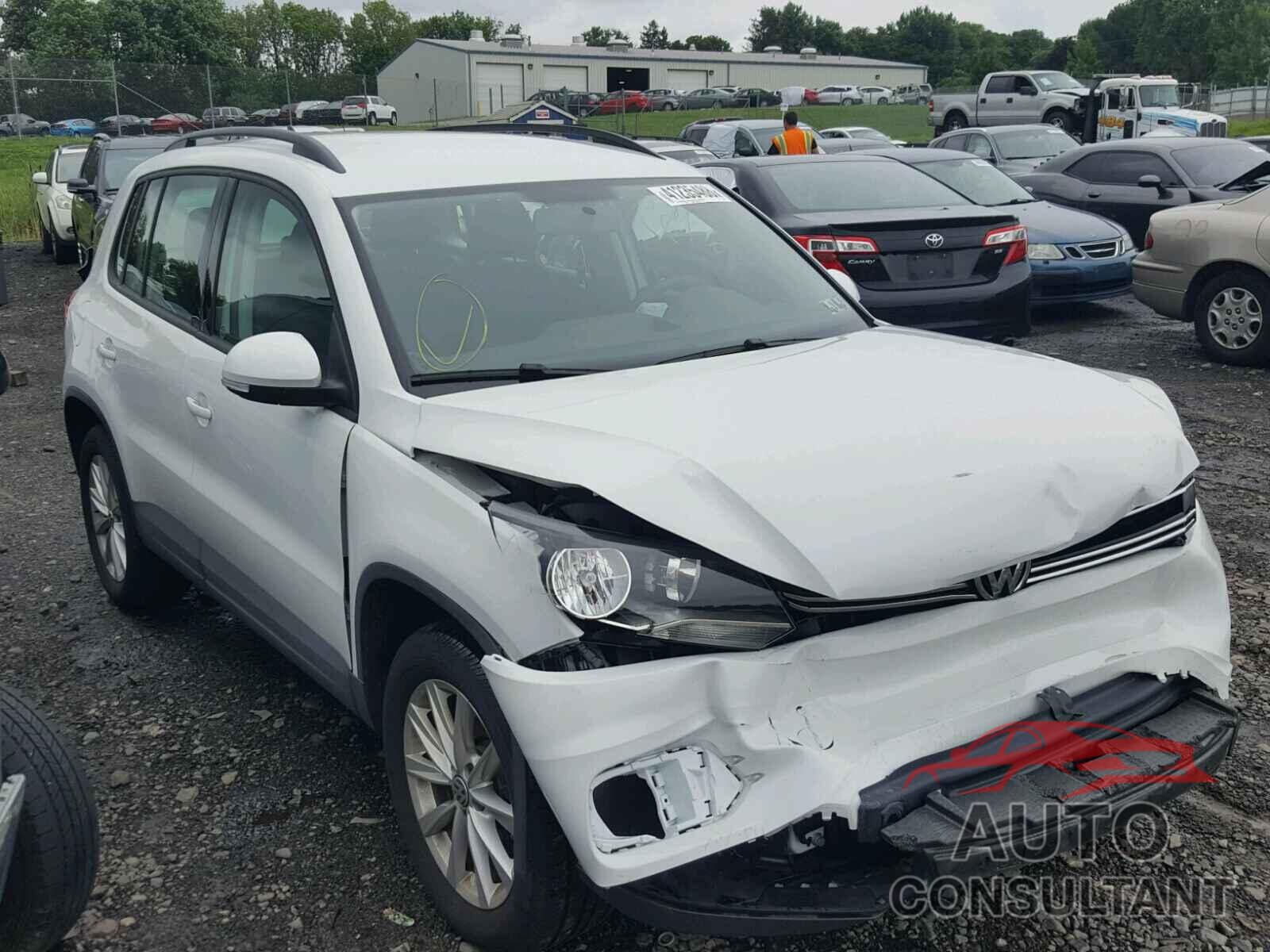 VOLKSWAGEN TIGUAN S 2017 - WVGBV7AX9HK052575