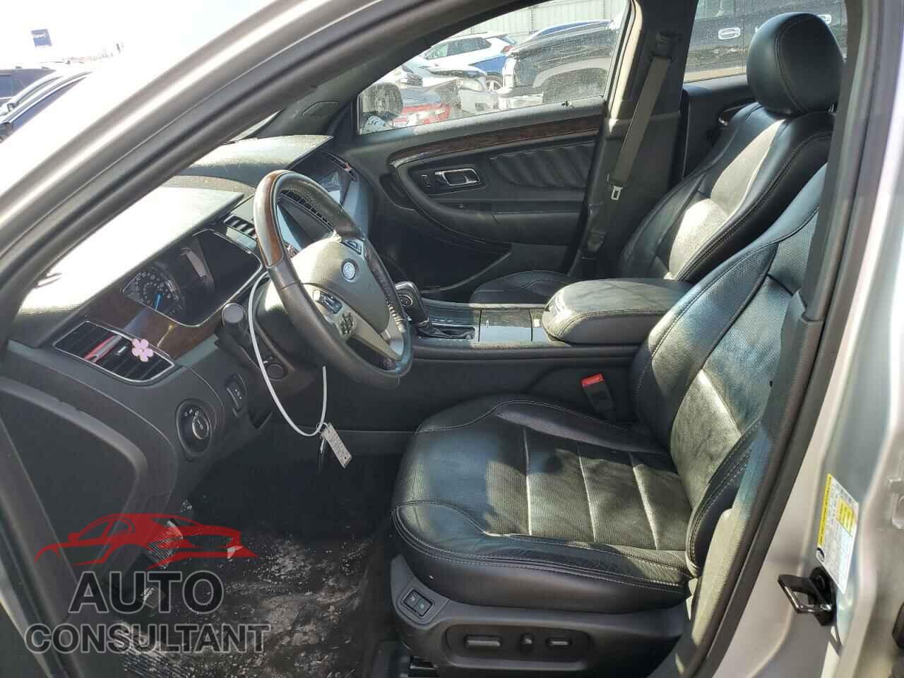 FORD TAURUS 2018 - 1FAHP2F83JG132773