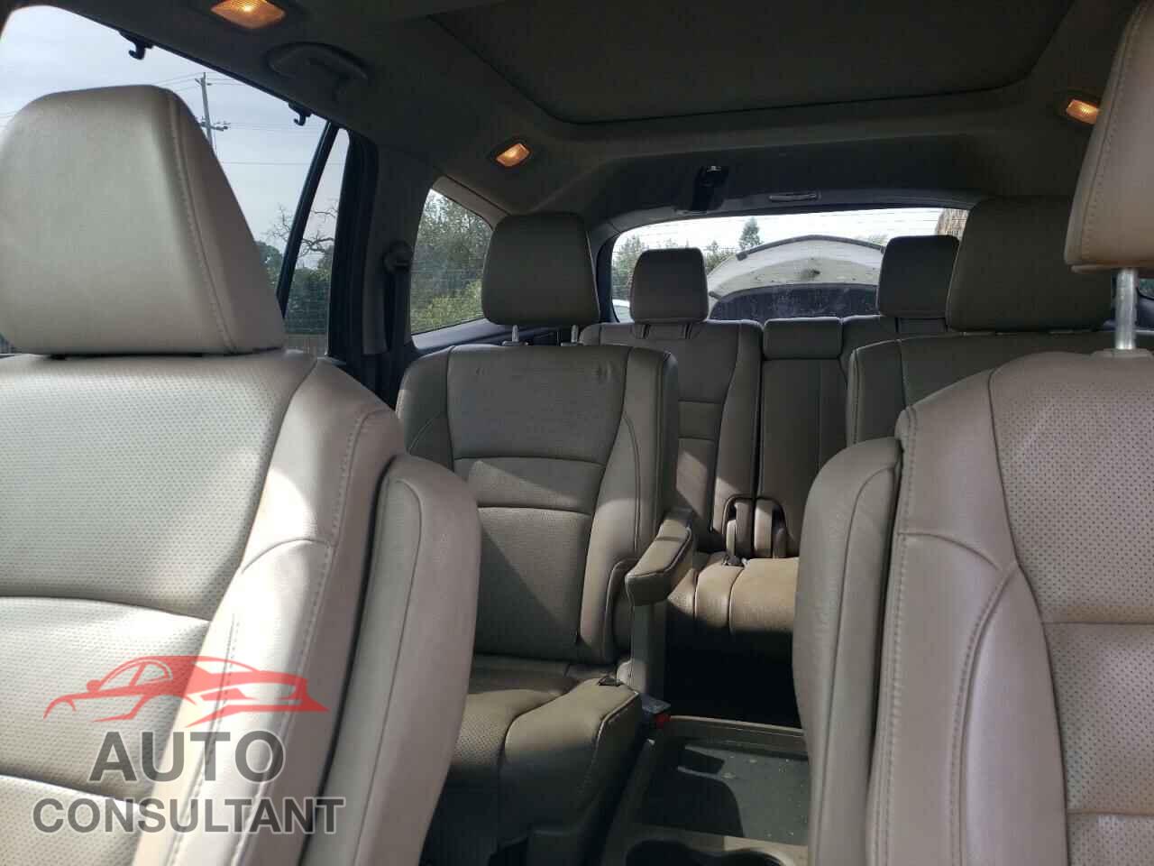 HONDA PILOT 2017 - 5FNYF6H05HB006916