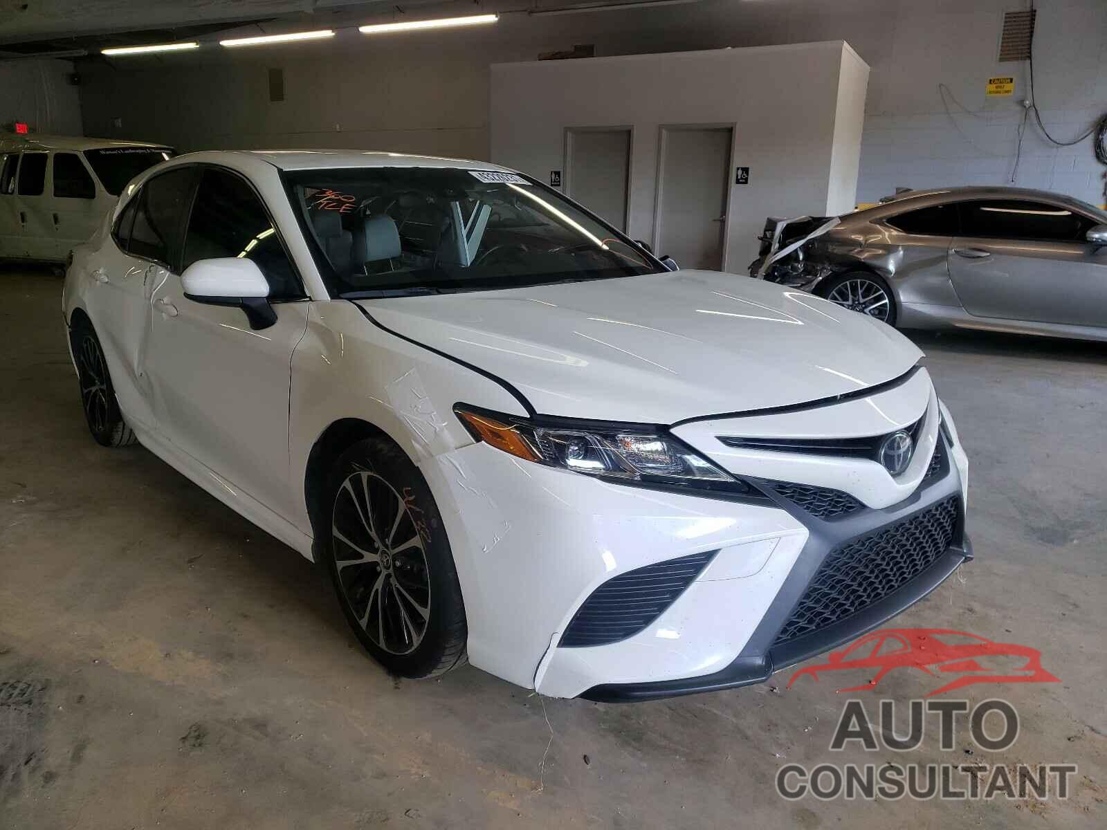 TOYOTA CAMRY 2018 - JTNB11HK4J3028817