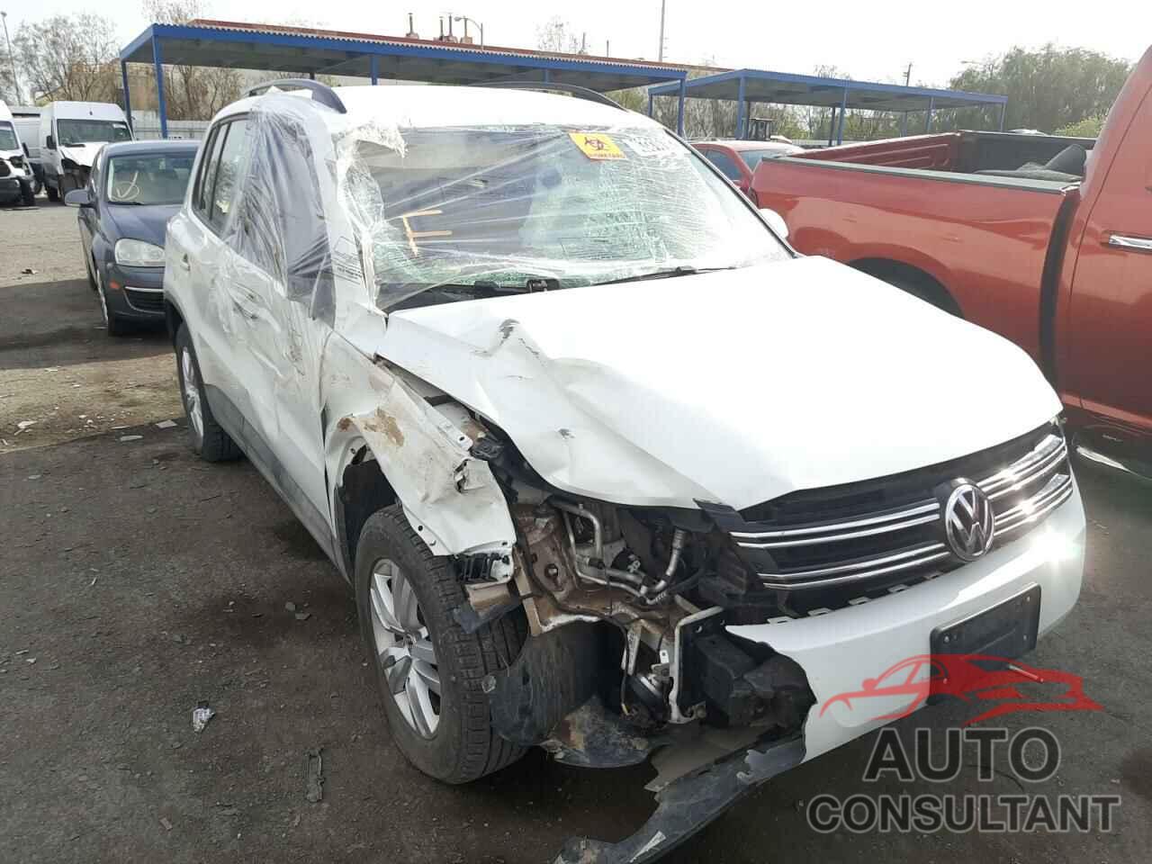 VOLKSWAGEN TIGUAN 2017 - WVGBV7AX6HK023373