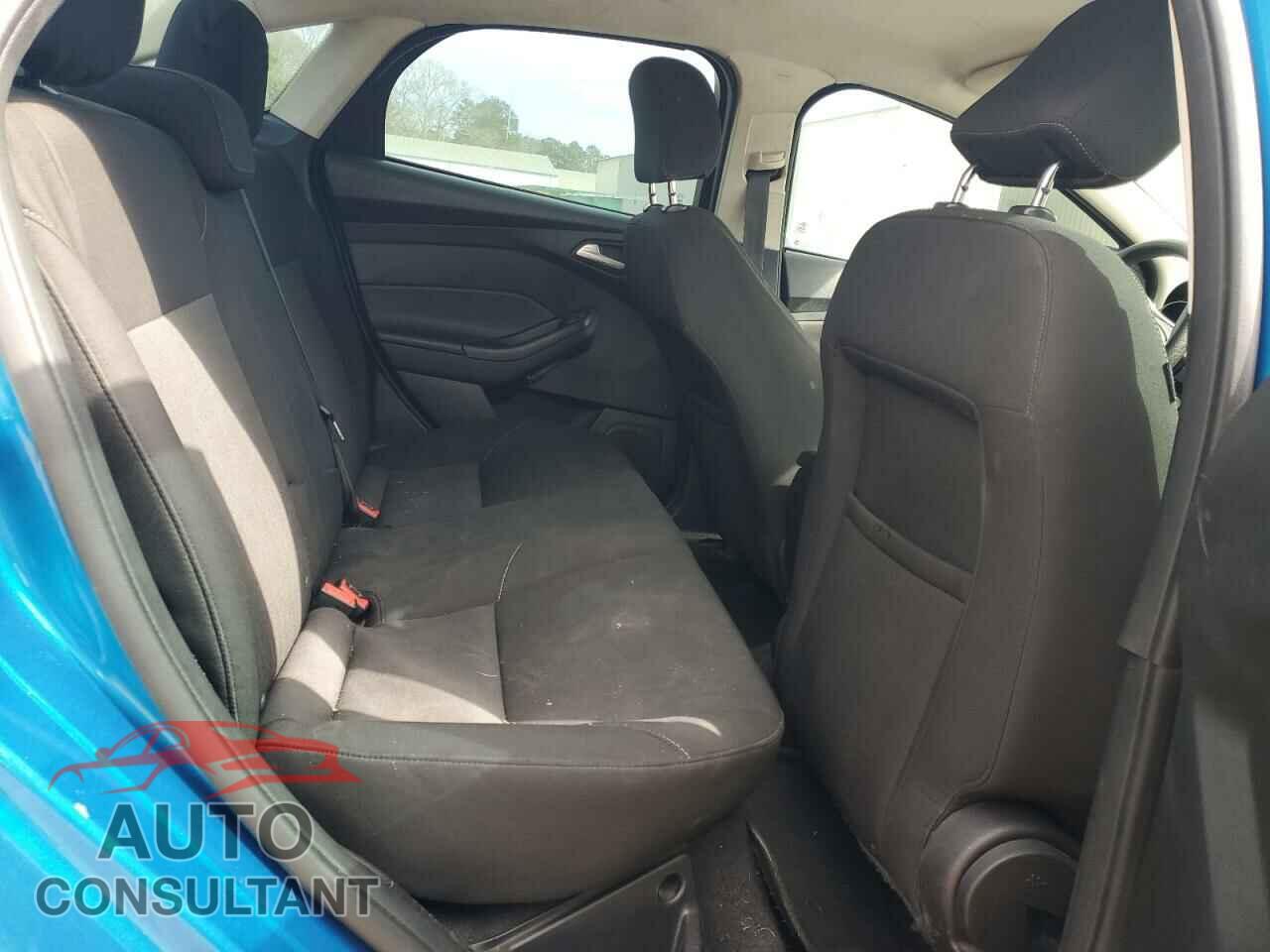 FORD FOCUS 2015 - 1FADP3F24FL299612