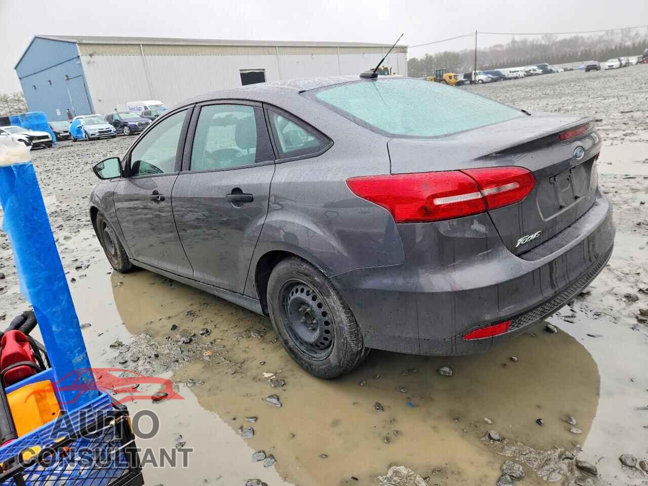 FORD FOCUS 2015 - 1FADP3E26FL251756