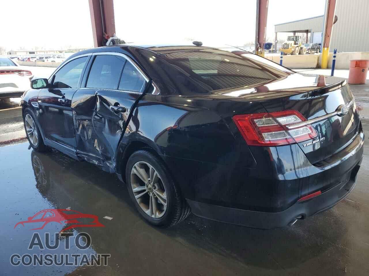 FORD TAURUS 2018 - 1FAHP2E87JG132650