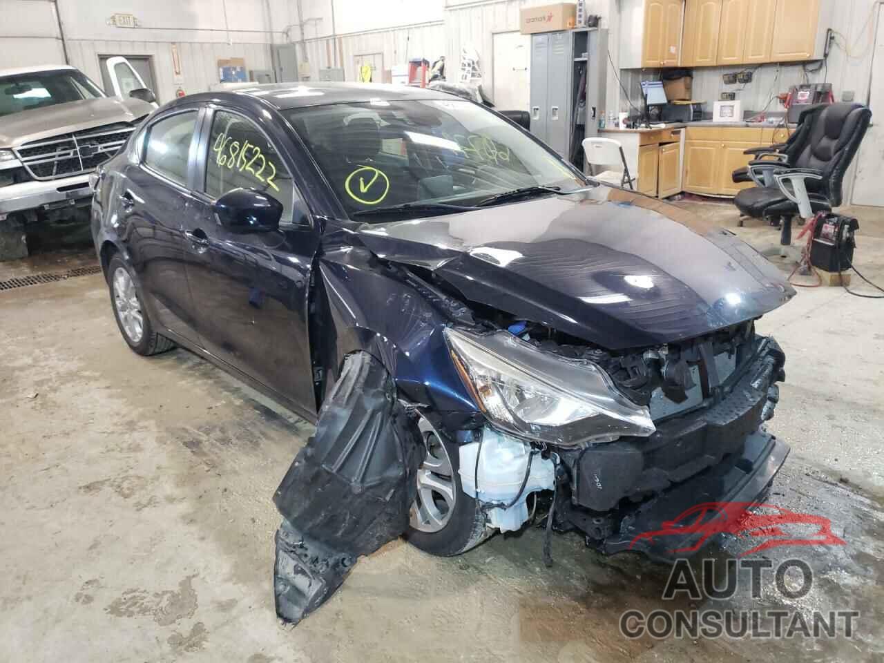 TOYOTA YARIS 2017 - 3MYDLBYV7HY157998