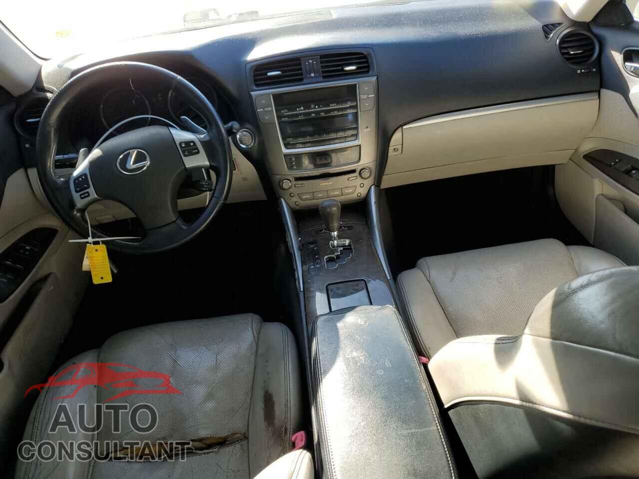 LEXUS IS 2011 - JTHCF5C26B5044837