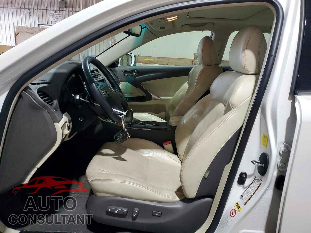 LEXUS IS 2011 - JTHCF5C29B5046730