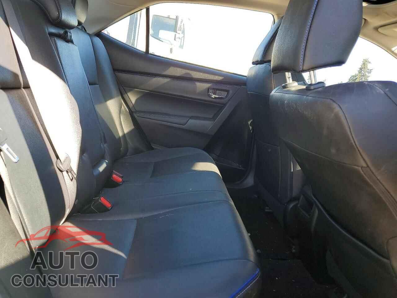 TOYOTA COROLLA 2018 - 5YFBURHE4JP790041