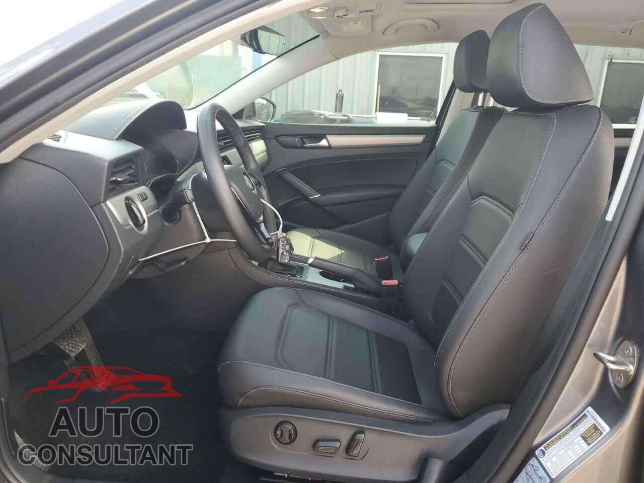 VOLKSWAGEN PASSAT 2021 - 1VWSA7A36MC010847