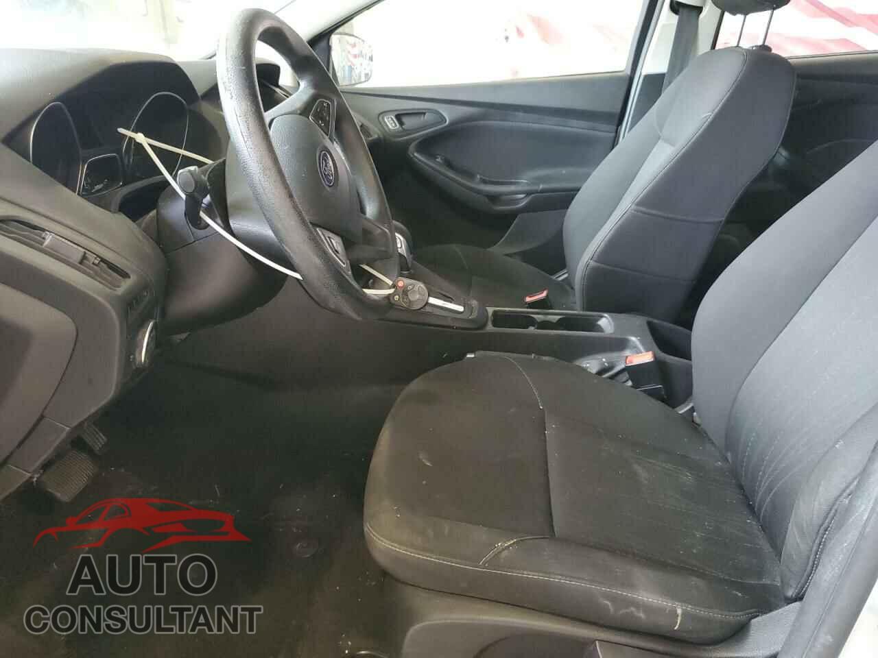 FORD FOCUS 2017 - 1FADP3E22HL299581