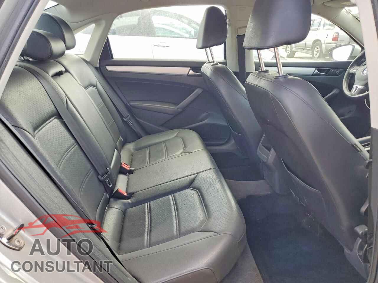 VOLKSWAGEN PASSAT 2012 - 1VWBP7A31CC081693