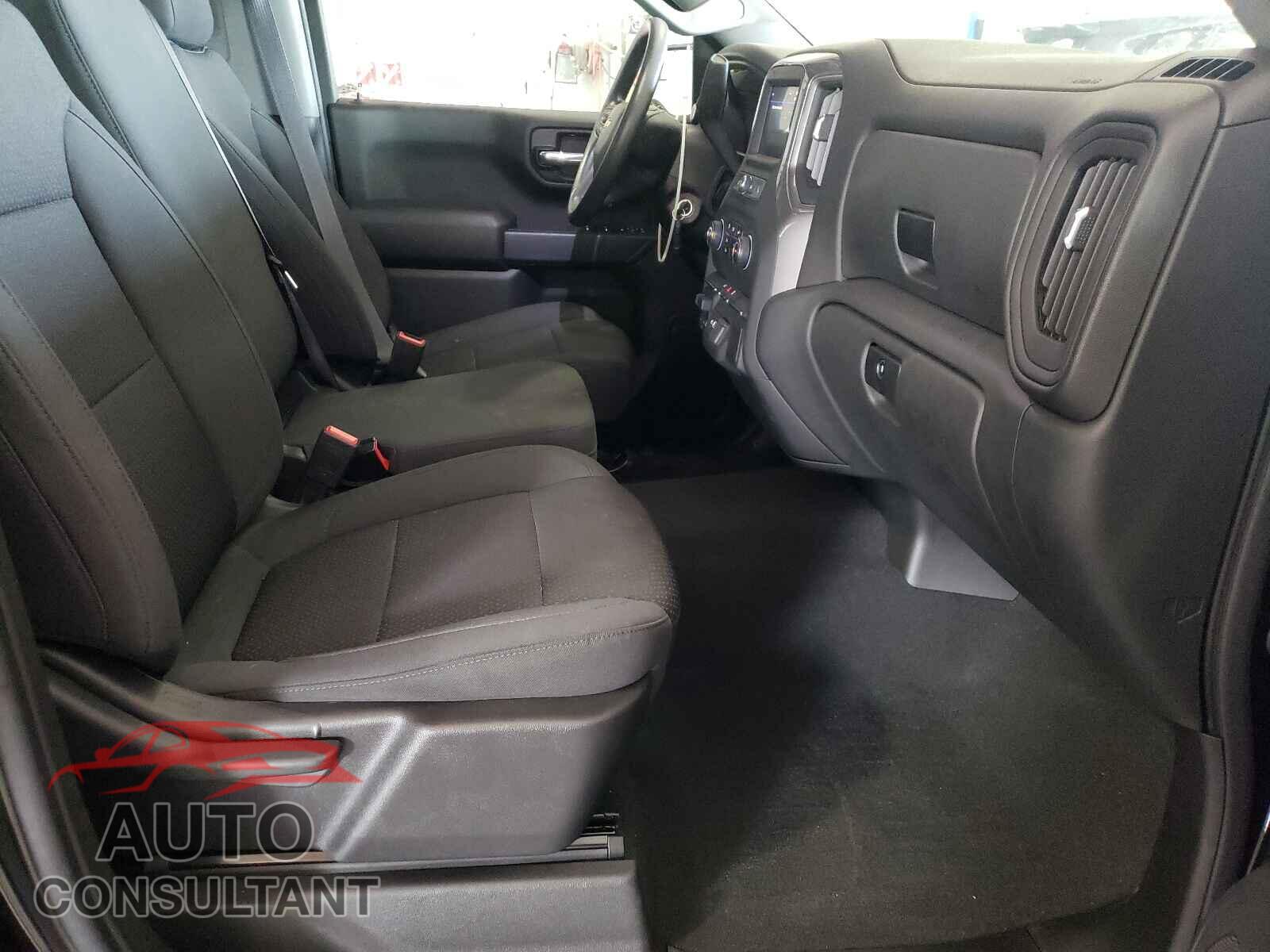 CHEVROLET SILVERADO 2021 - 1GCRYBEH5MZ117553