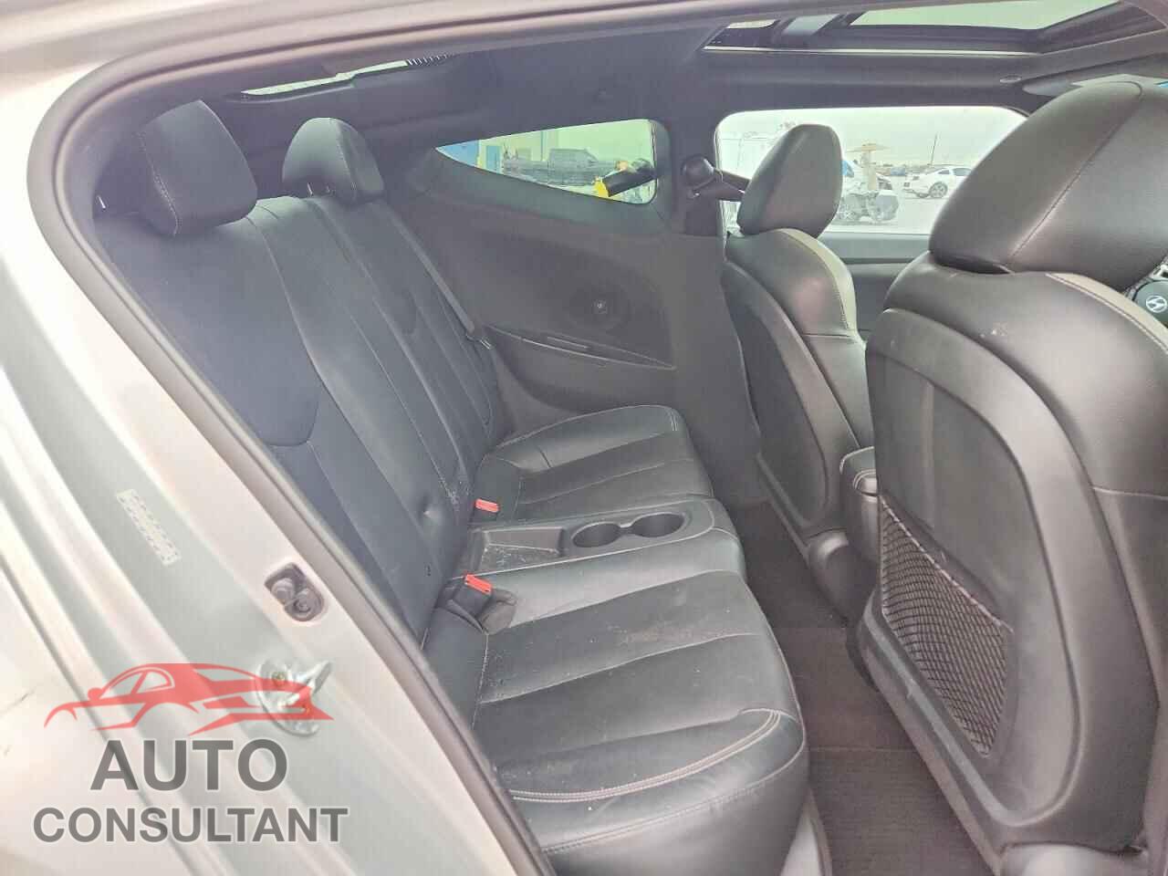 HYUNDAI VELOSTER 2017 - KMHTC6AE9HU314182