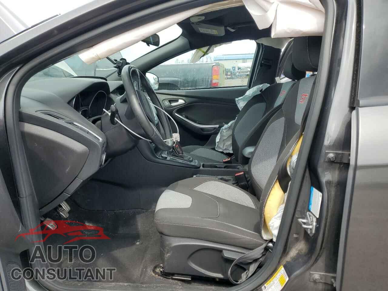 FORD FOCUS 2017 - 1FADP3L97HL310266