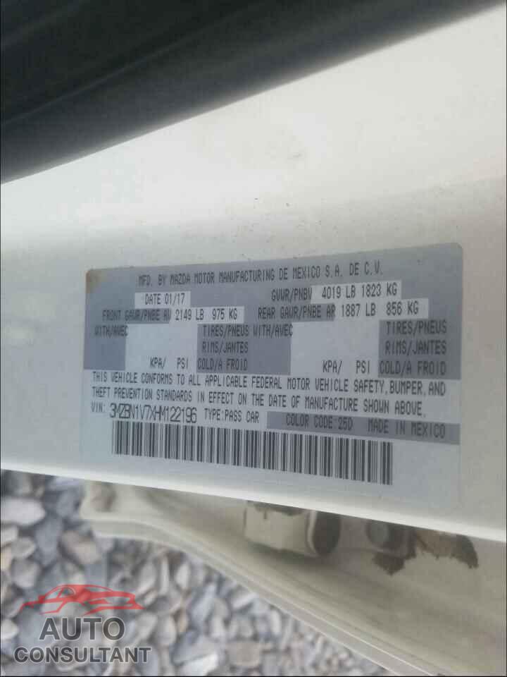 MAZDA 3 2017 - 3MZBN1V7XHM122196