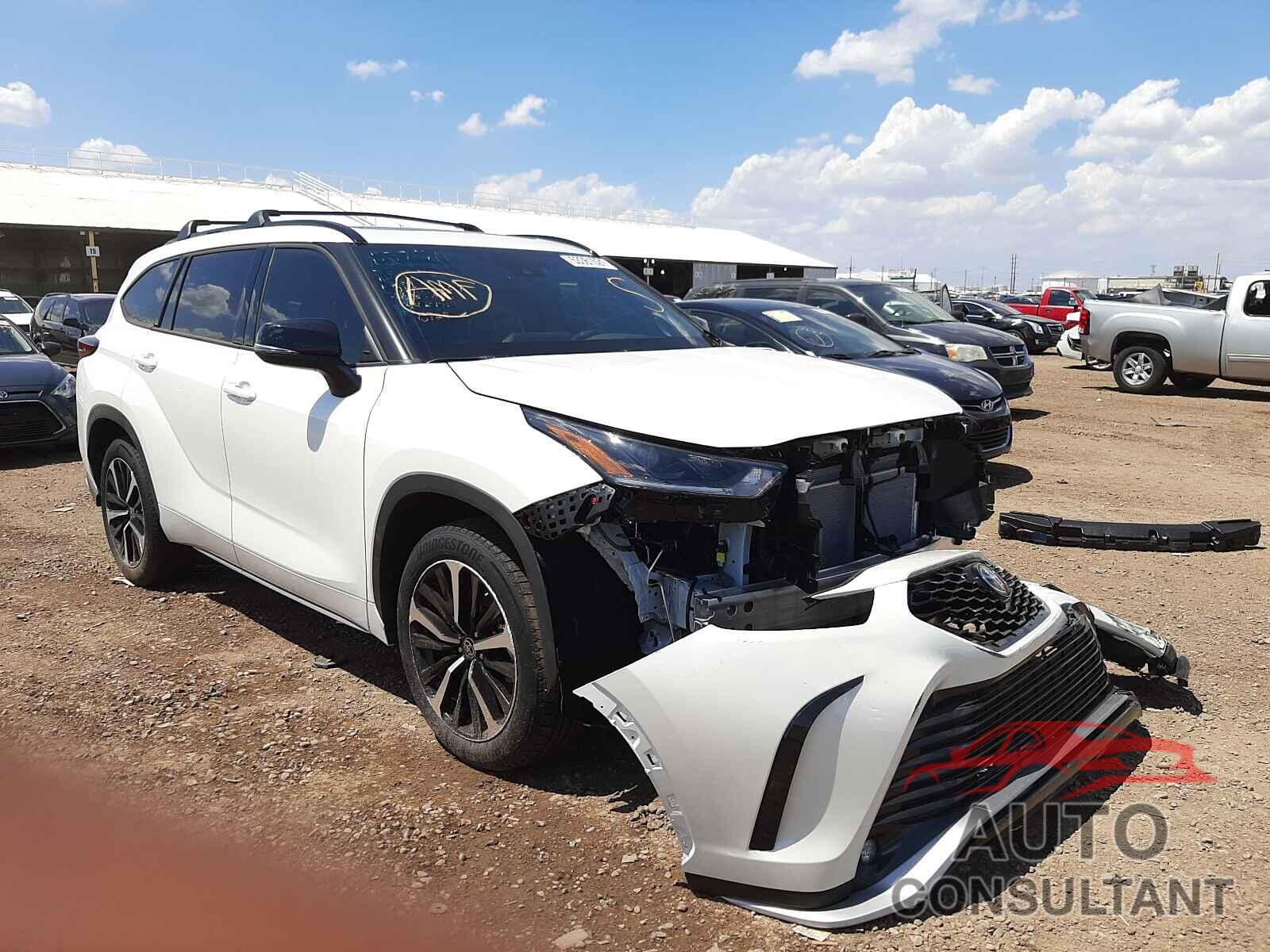 TOYOTA HIGHLANDER 2021 - 5TDJZRBH2MS126929