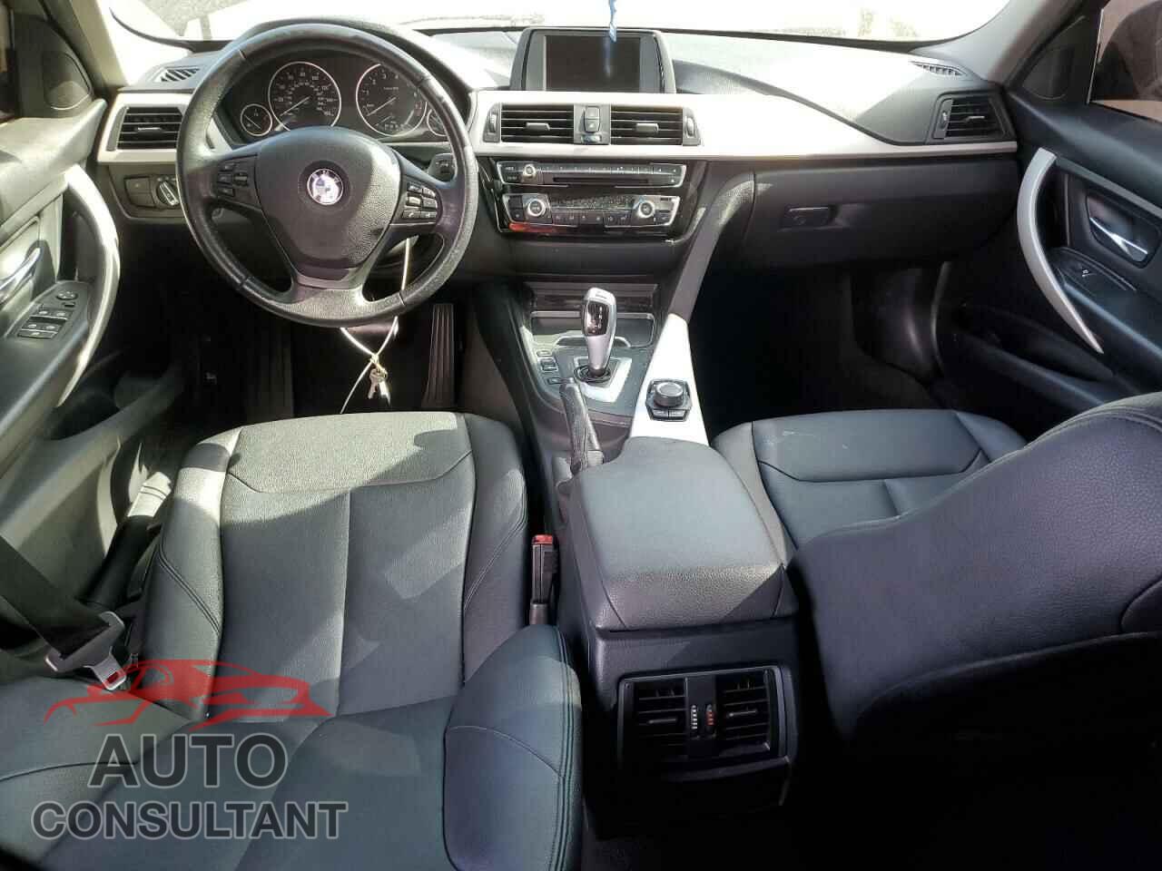 BMW 3 SERIES 2017 - WBA8A9C54HK620181