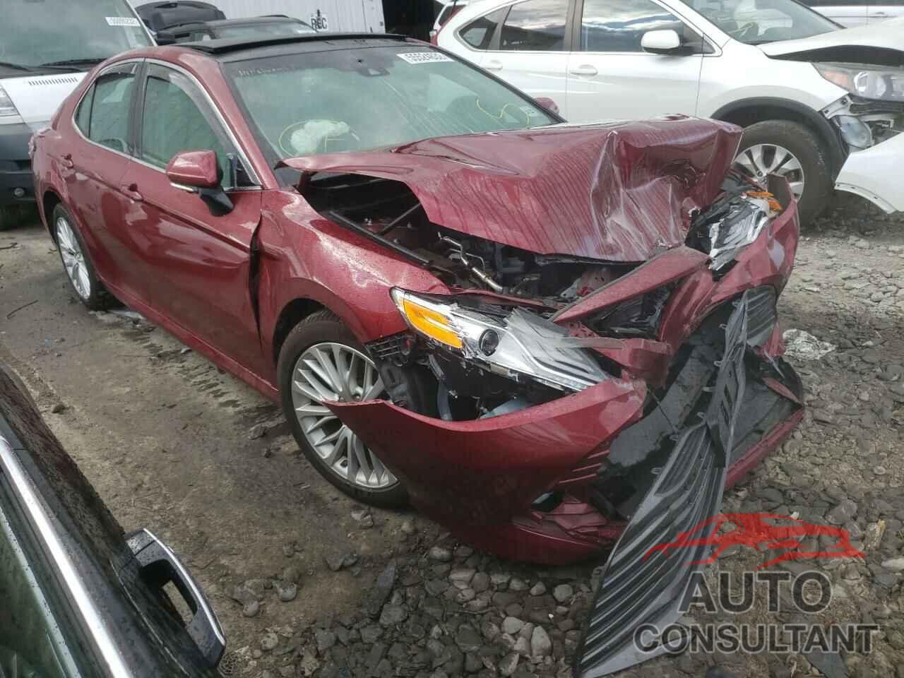 TOYOTA CAMRY 2018 - 4T1B11HK1JU523602