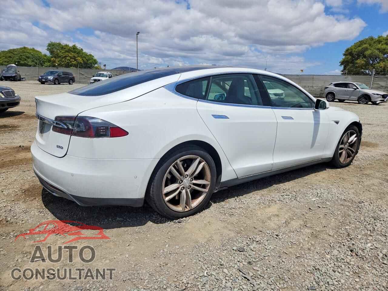 TESLA MODEL S 2015 - 5YJSA1E28FF118930