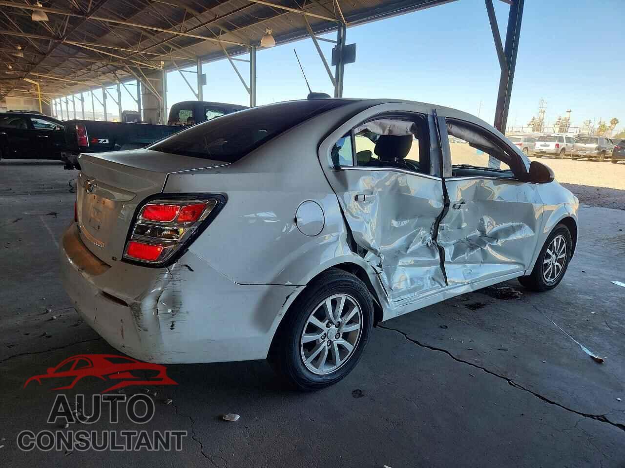 CHEVROLET SONIC 2017 - 1G1JD5SH5H4128997