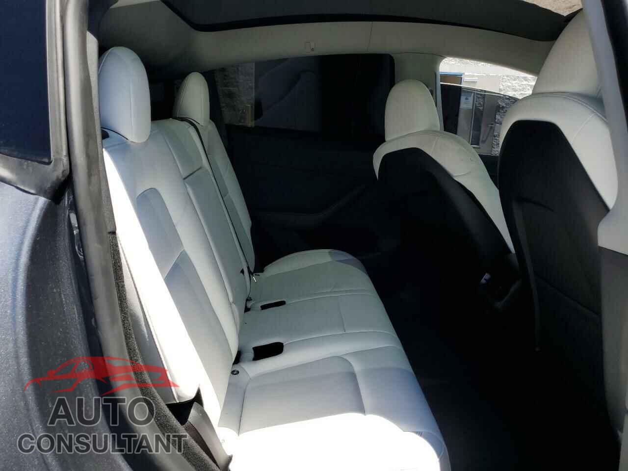 TESLA MODEL Y 2024 - 7SAYGDEEXRA215975
