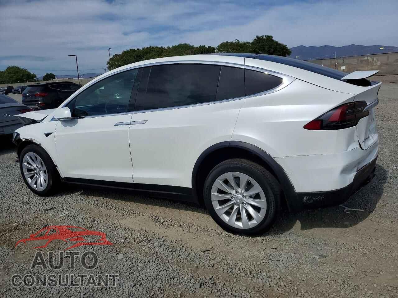 TESLA MODEL X 2017 - 5YJXCBE27HF070152