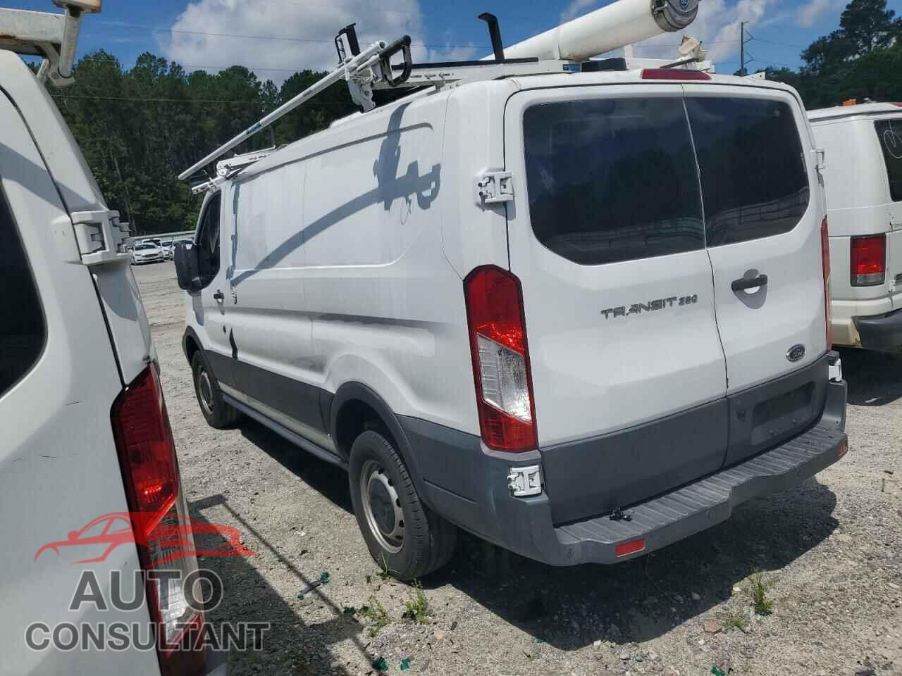 FORD TRANSIT 2015 - 1FTNR1YM9FKB32907