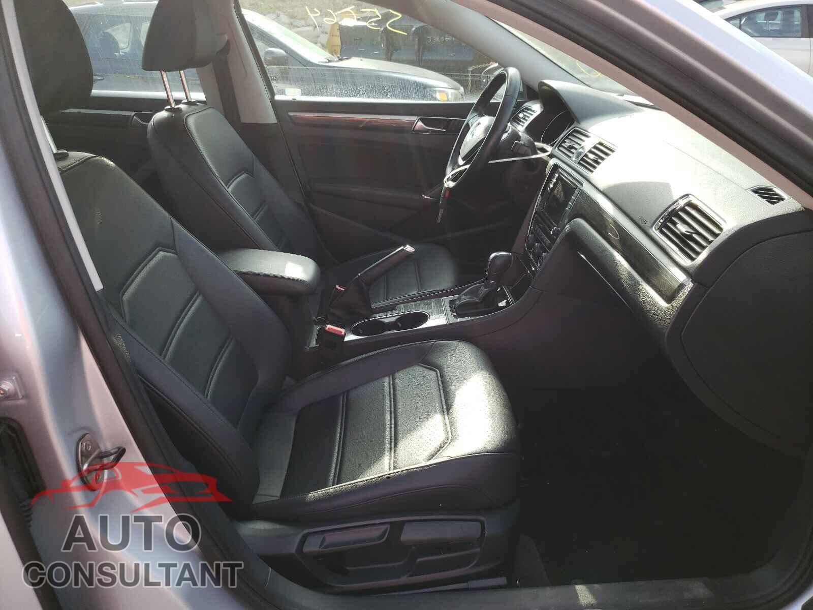 VOLKSWAGEN PASSAT 2017 - 1VWGT7A32HC003352