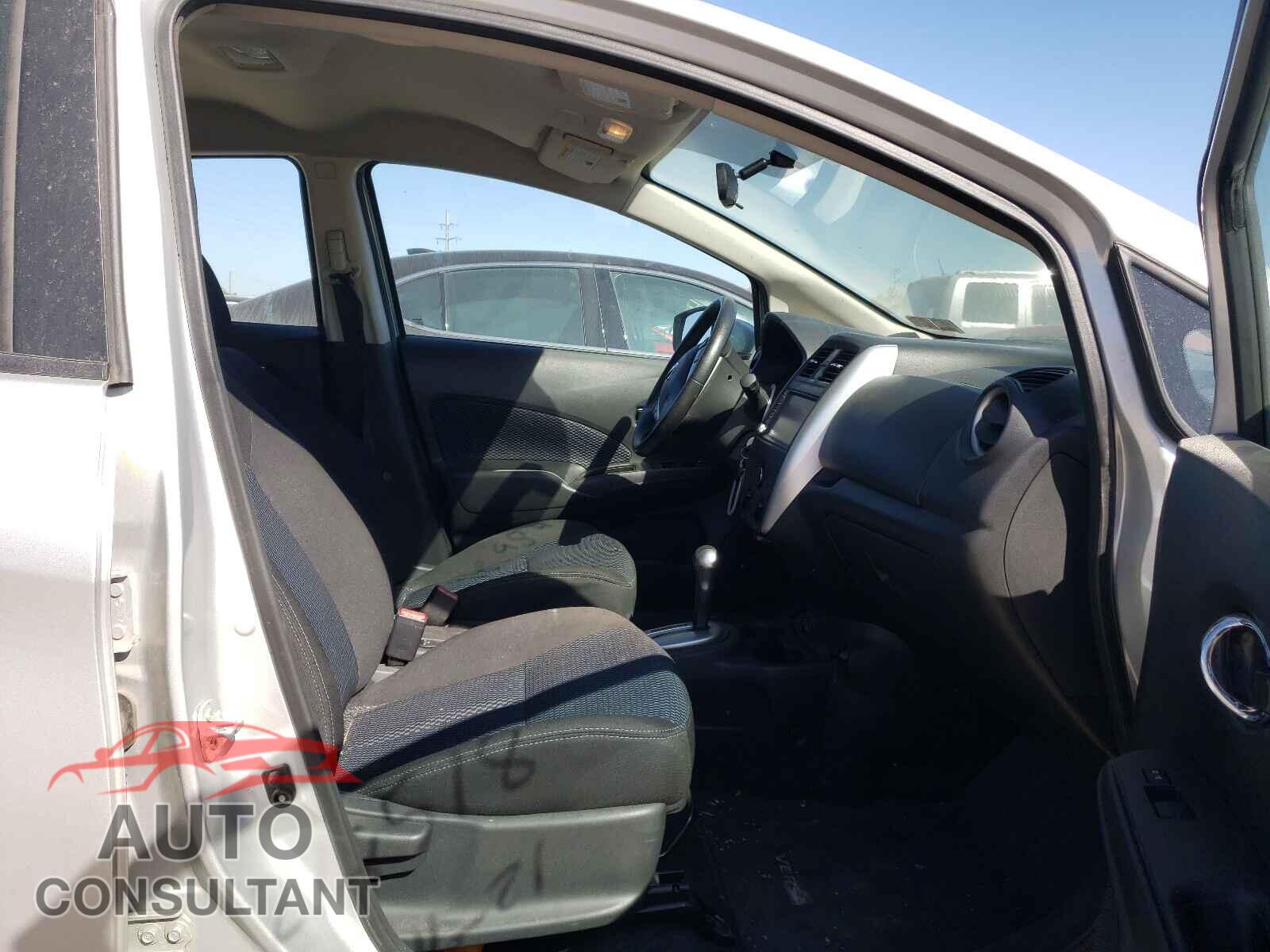 NISSAN VERSA 2019 - 3N1CE2CP3KL365218