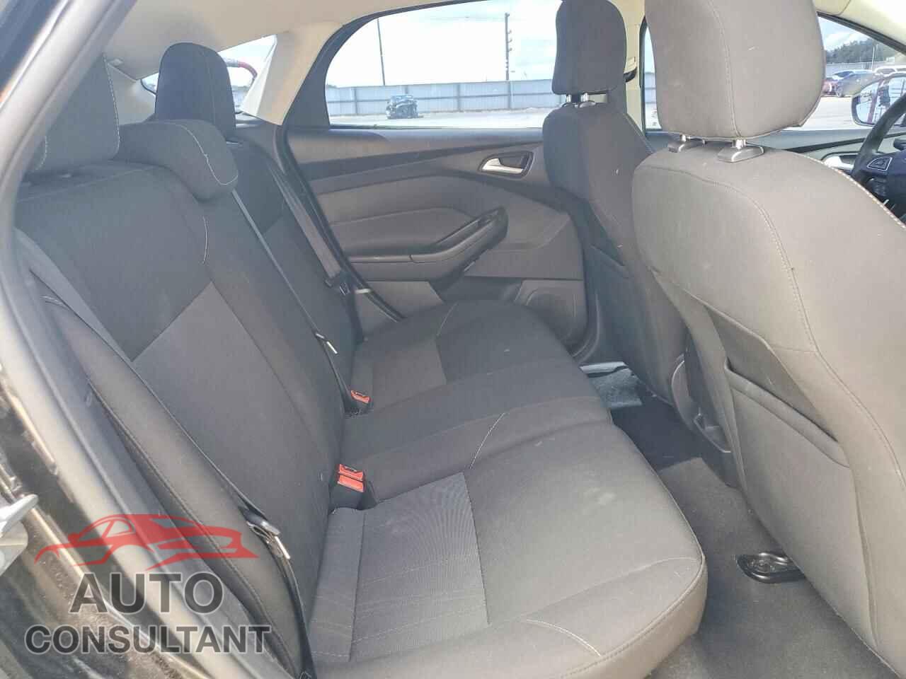 FORD FOCUS 2015 - 1FADP3K20FL221396