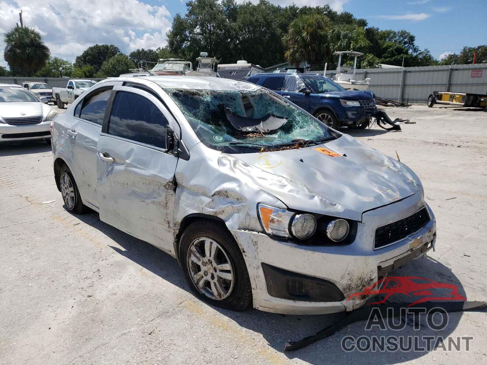 CHEVROLET SONIC 2016 - 1G1JC5SG8G4182349