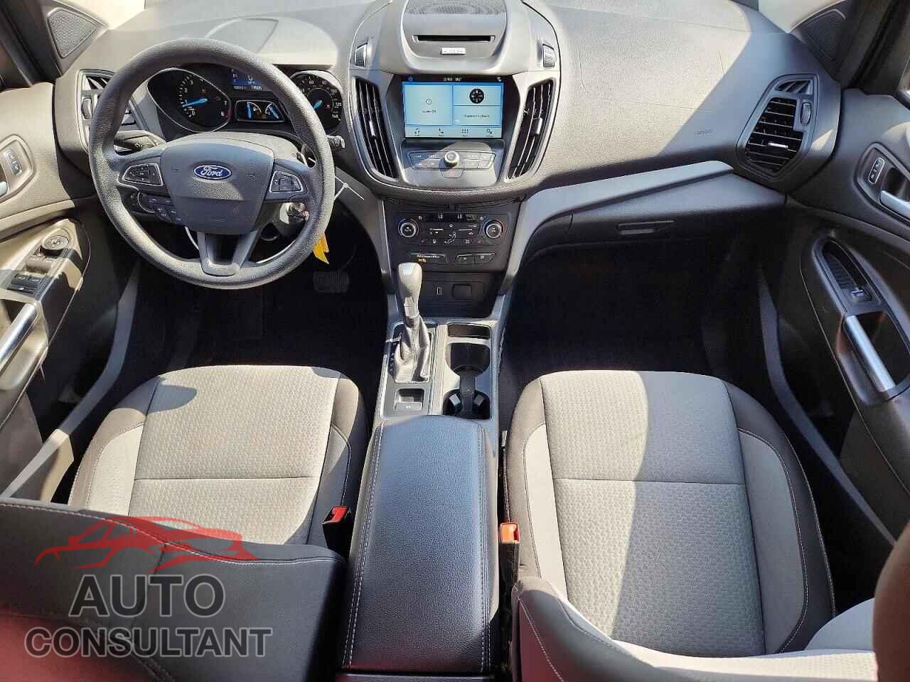 FORD ESCAPE 2017 - 1FMCU9G97HUB22879