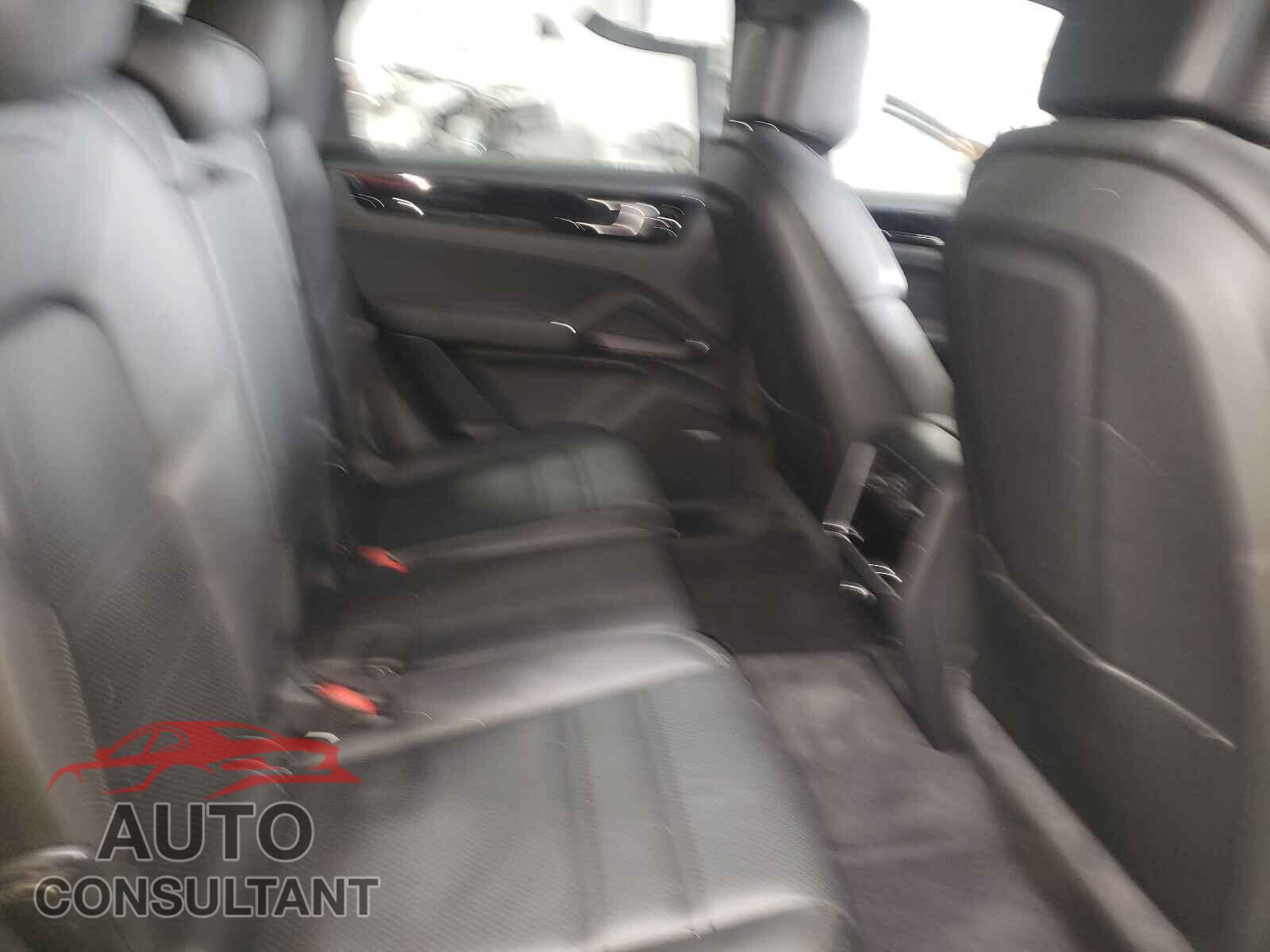 PORSCHE CAYENNE 2019 - WP1AA2AY0KDA10880