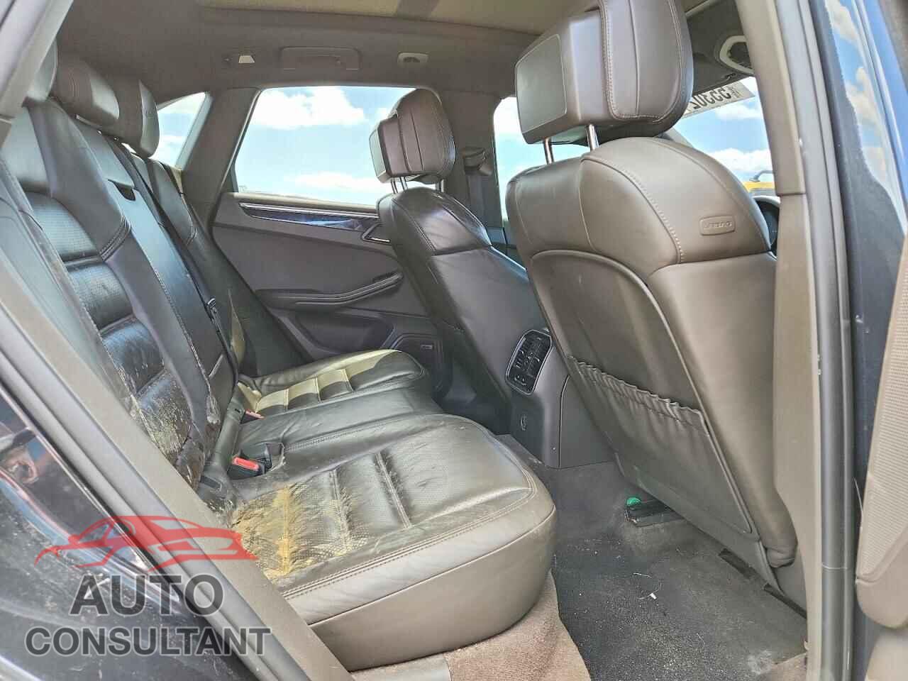 PORSCHE MACAN 2017 - WP1AG2A57HLB56261