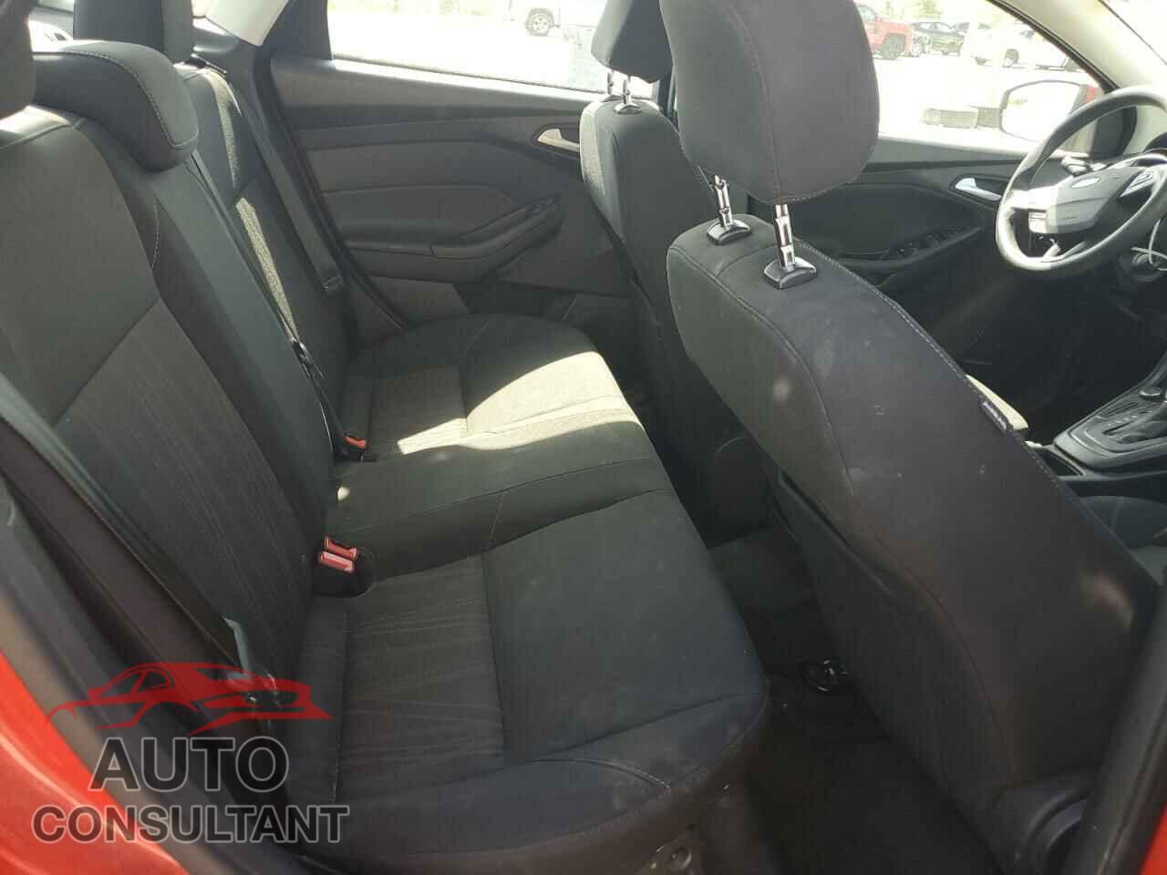 FORD FOCUS 2017 - 1FADP3F28HL325681