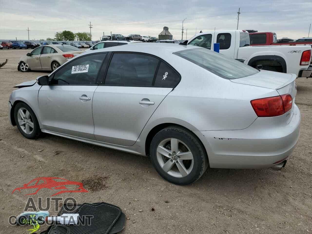 VOLKSWAGEN JETTA 2011 - 3VWLL7AJ4BM084843