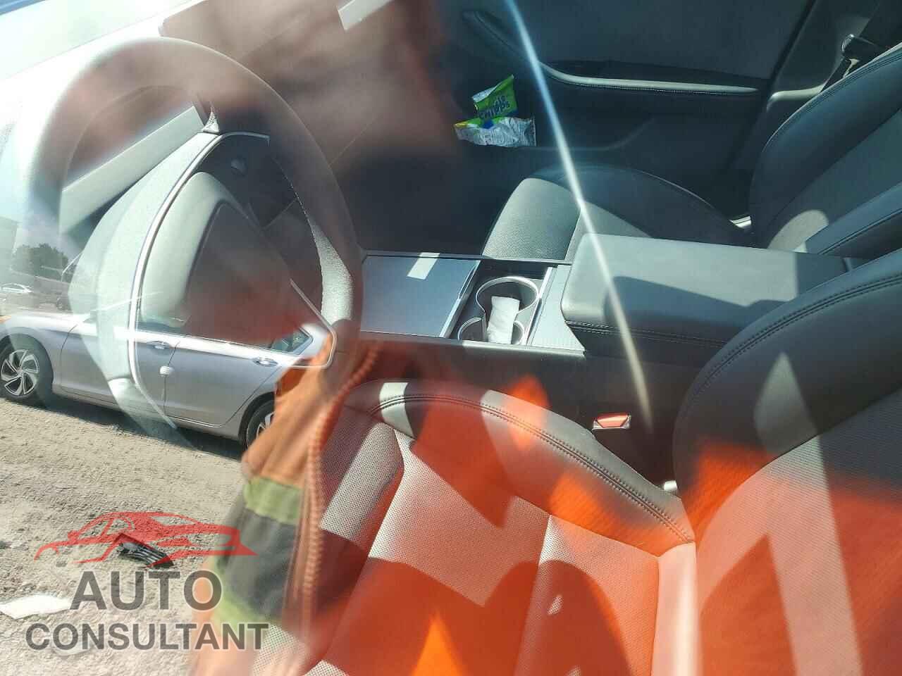 TESLA MODEL 3 2024 - 5YJ3E1EA7RF717550