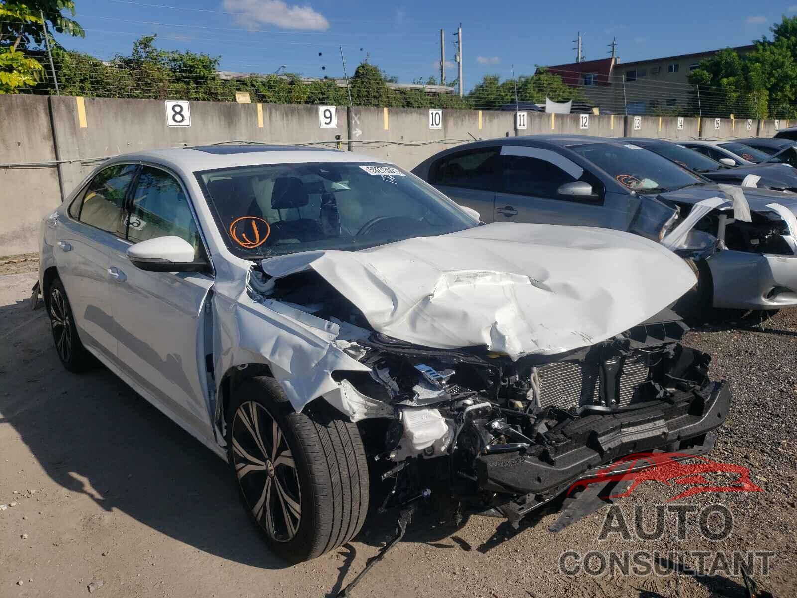 VOLKSWAGEN PASSAT 2021 - 1VWSA7A37MC001722