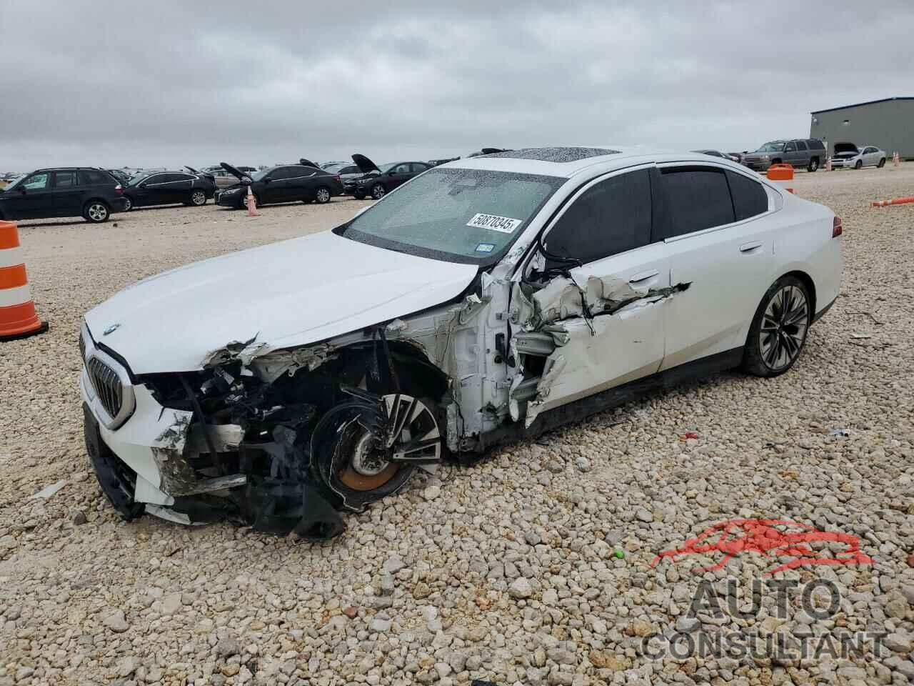 BMW 5 SERIES 2024 - WBA43FJ08RCP76699