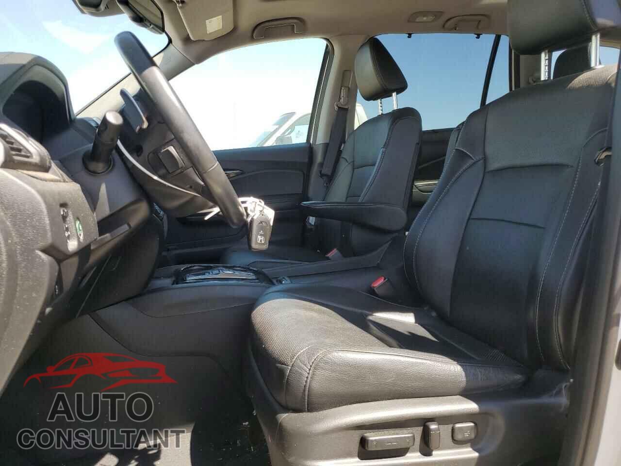 HONDA PILOT 2017 - 5FNYF6H07HB090608