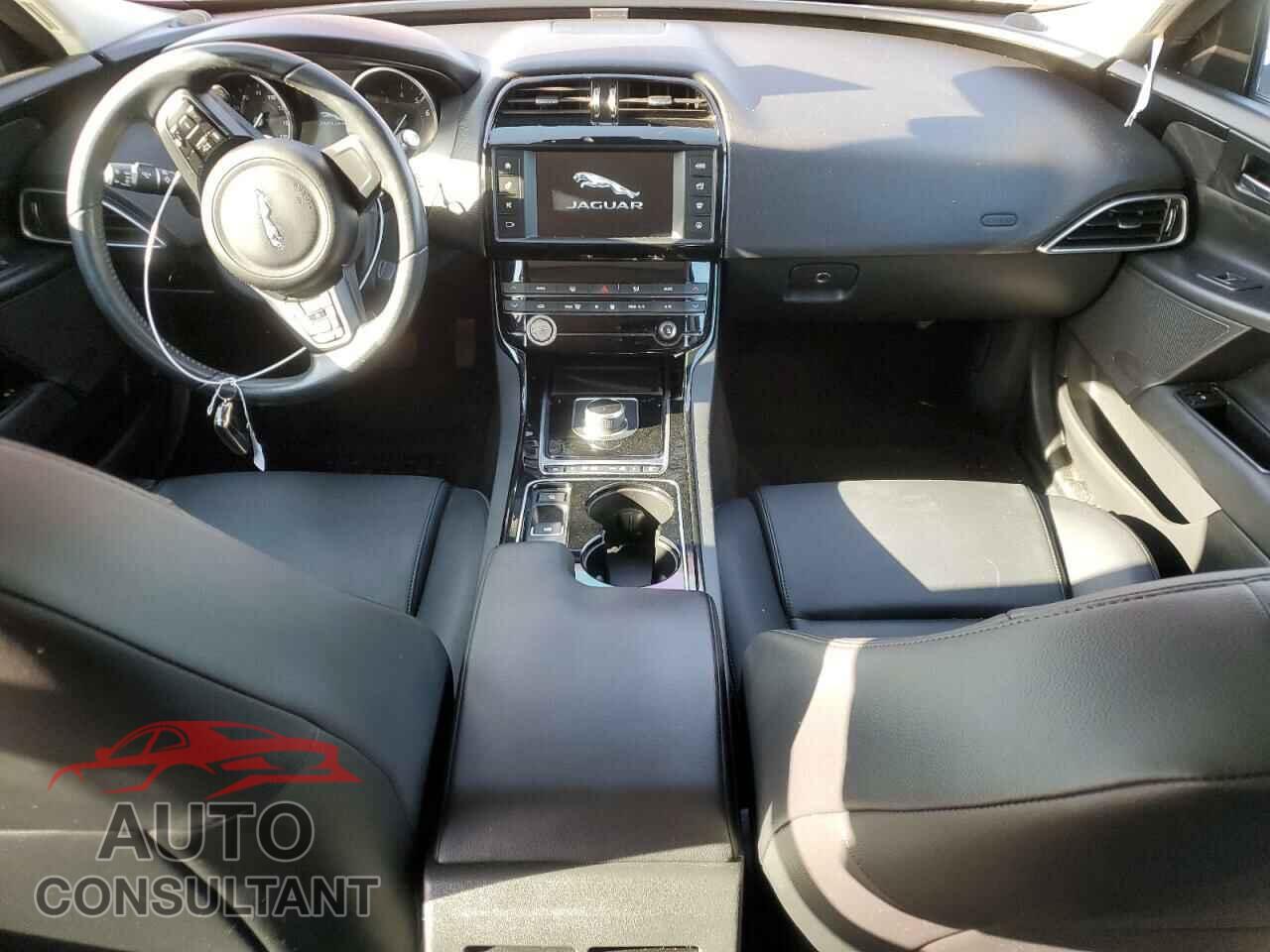 JAGUAR XE 2017 - SAJAR4BG9HA972716