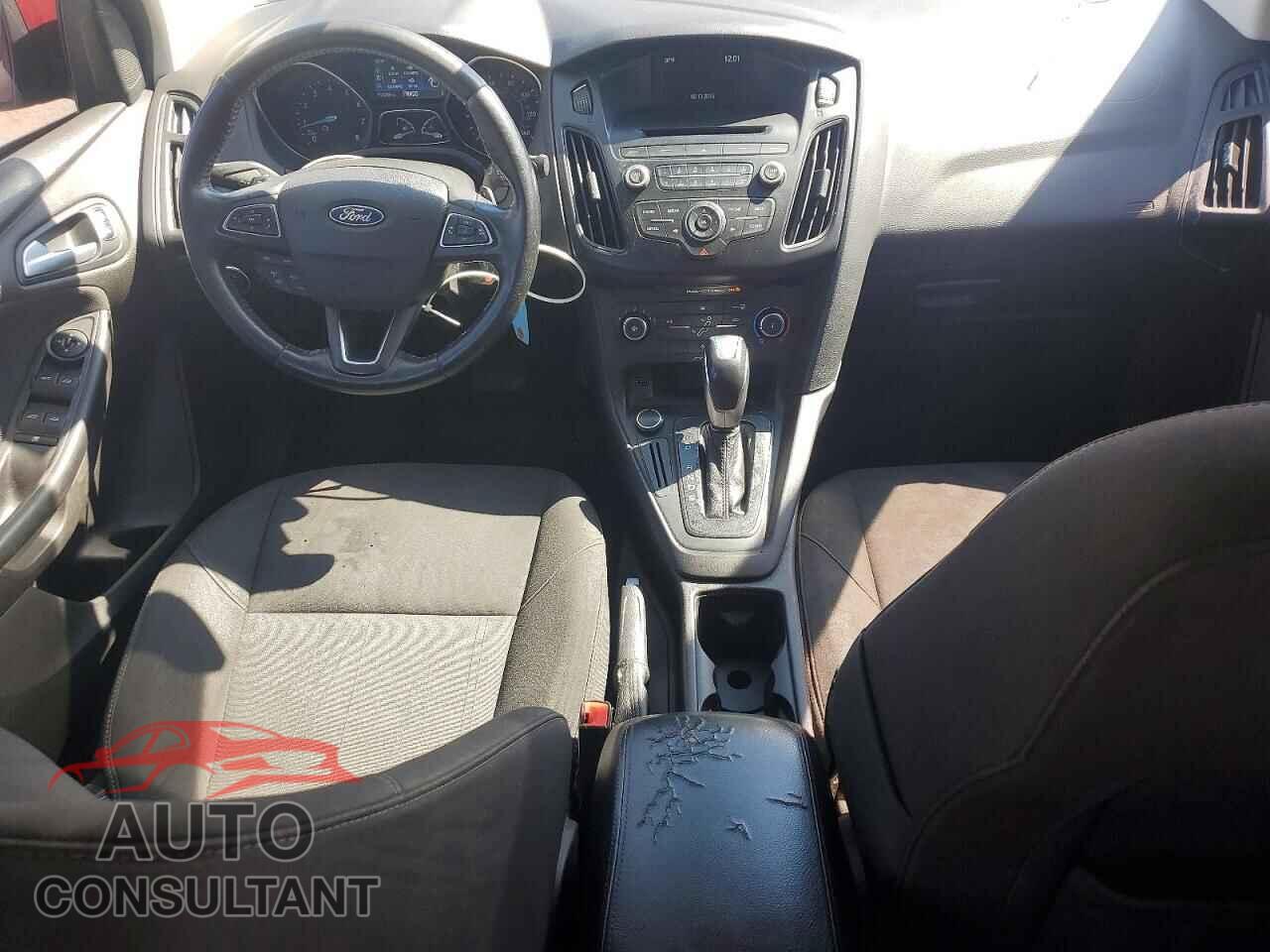 FORD FOCUS 2015 - 1FADP3F29FL338727