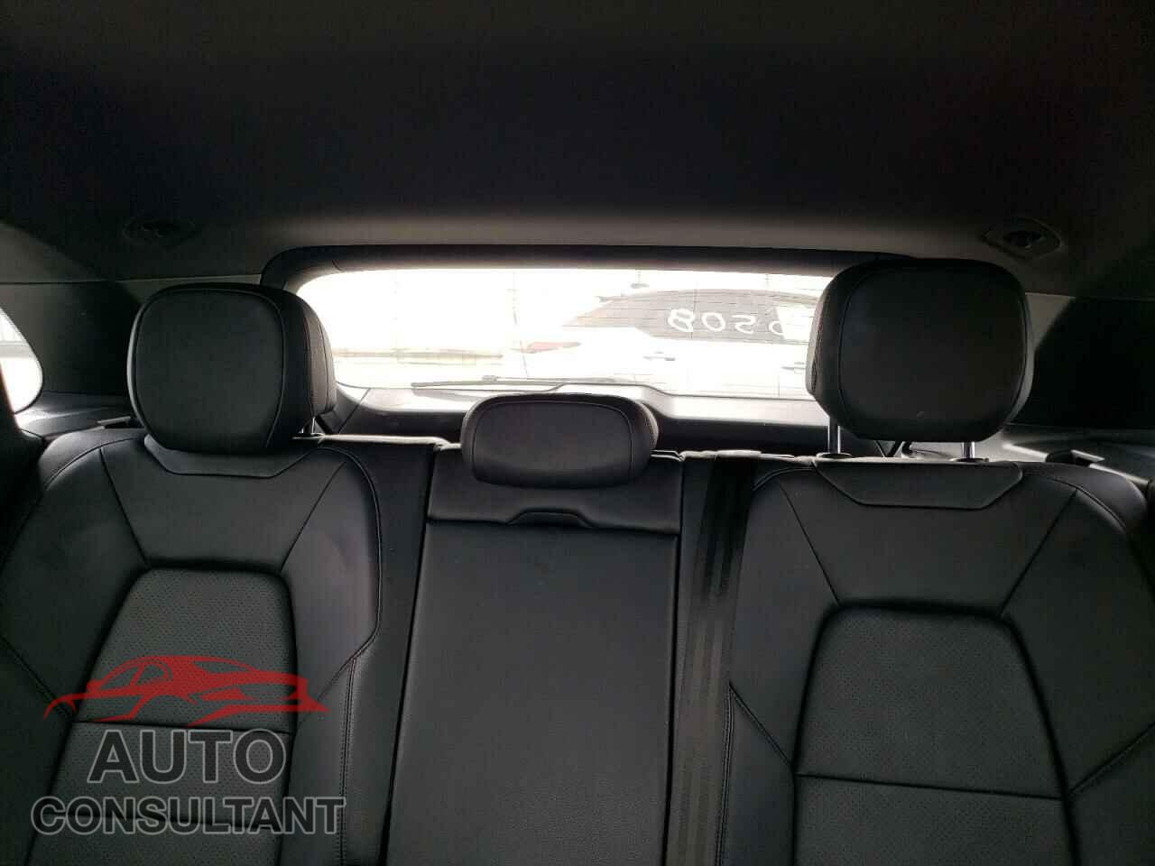PORSCHE CAYENNE 2020 - WP1AA2AY4LDA07126