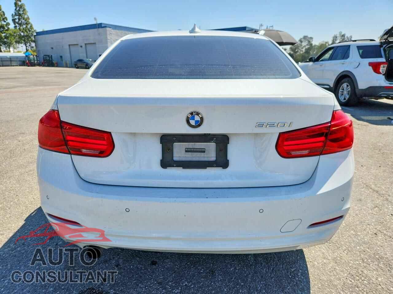 BMW 3 SERIES 2016 - WBA8E1G50GNU10433