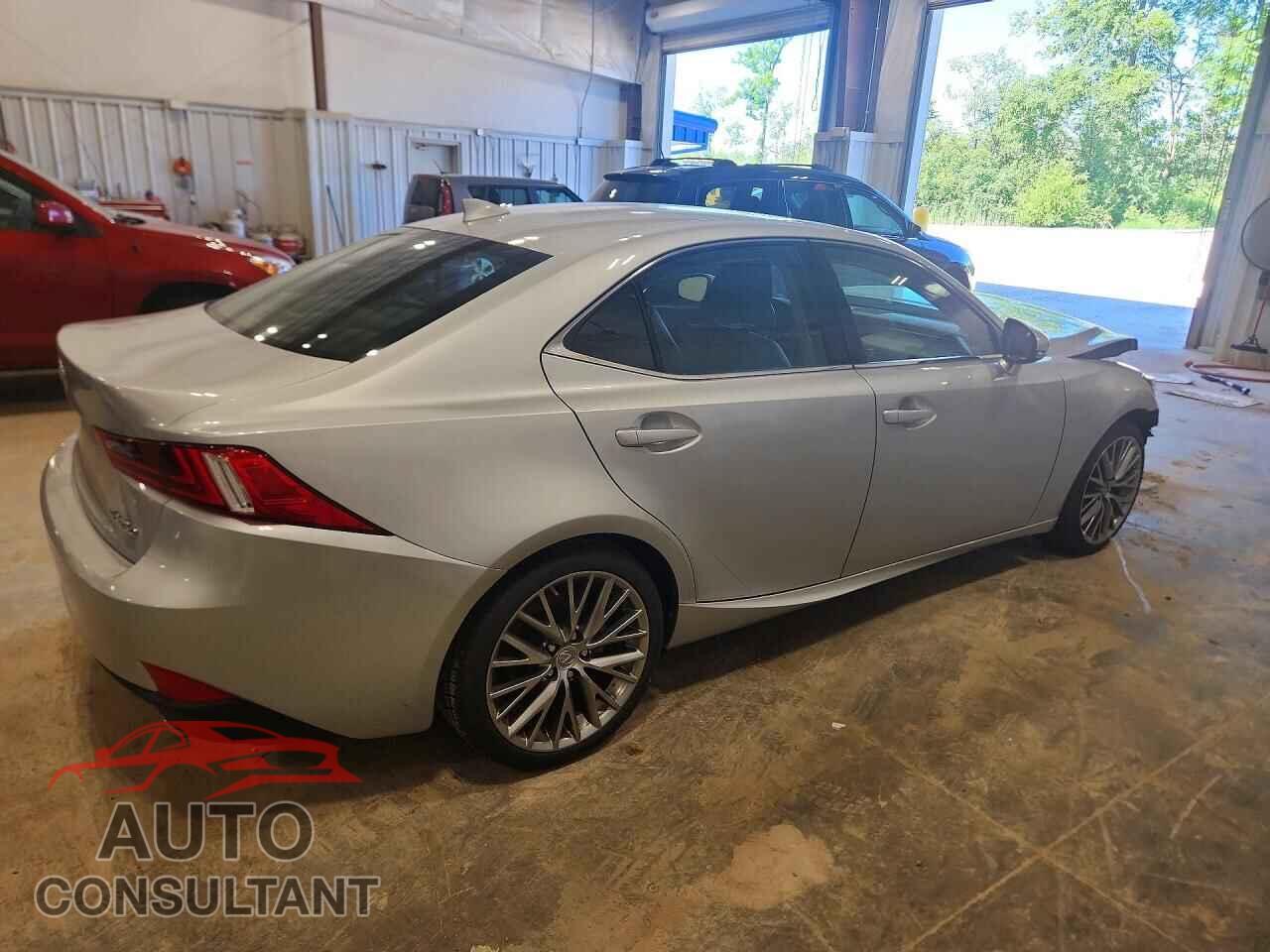LEXUS IS 2015 - JTHCF1D23F5028513