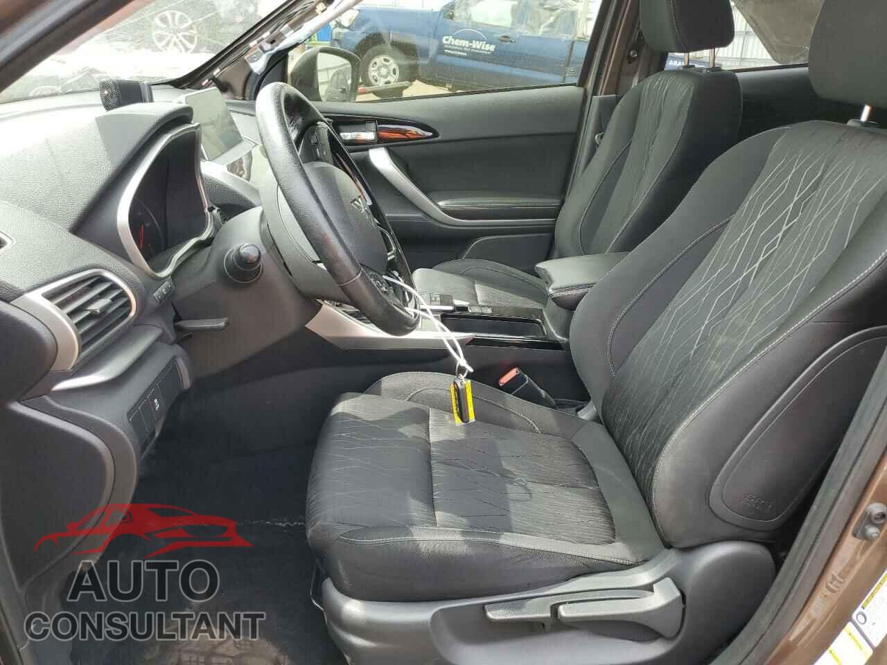 MITSUBISHI ECLIPSE 2018 - JA4AT5AA5JZ050853