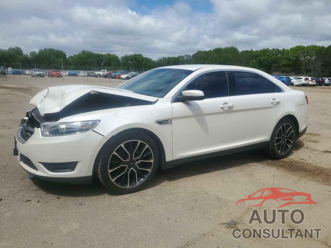 FORD TAURUS 2018 - 1FAHP2E82JG135200